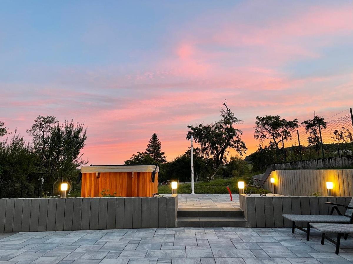 Chez La Rose Luxueuse Cottage Avec Jacuzzi Rouvres-la-Chétive 외부 사진