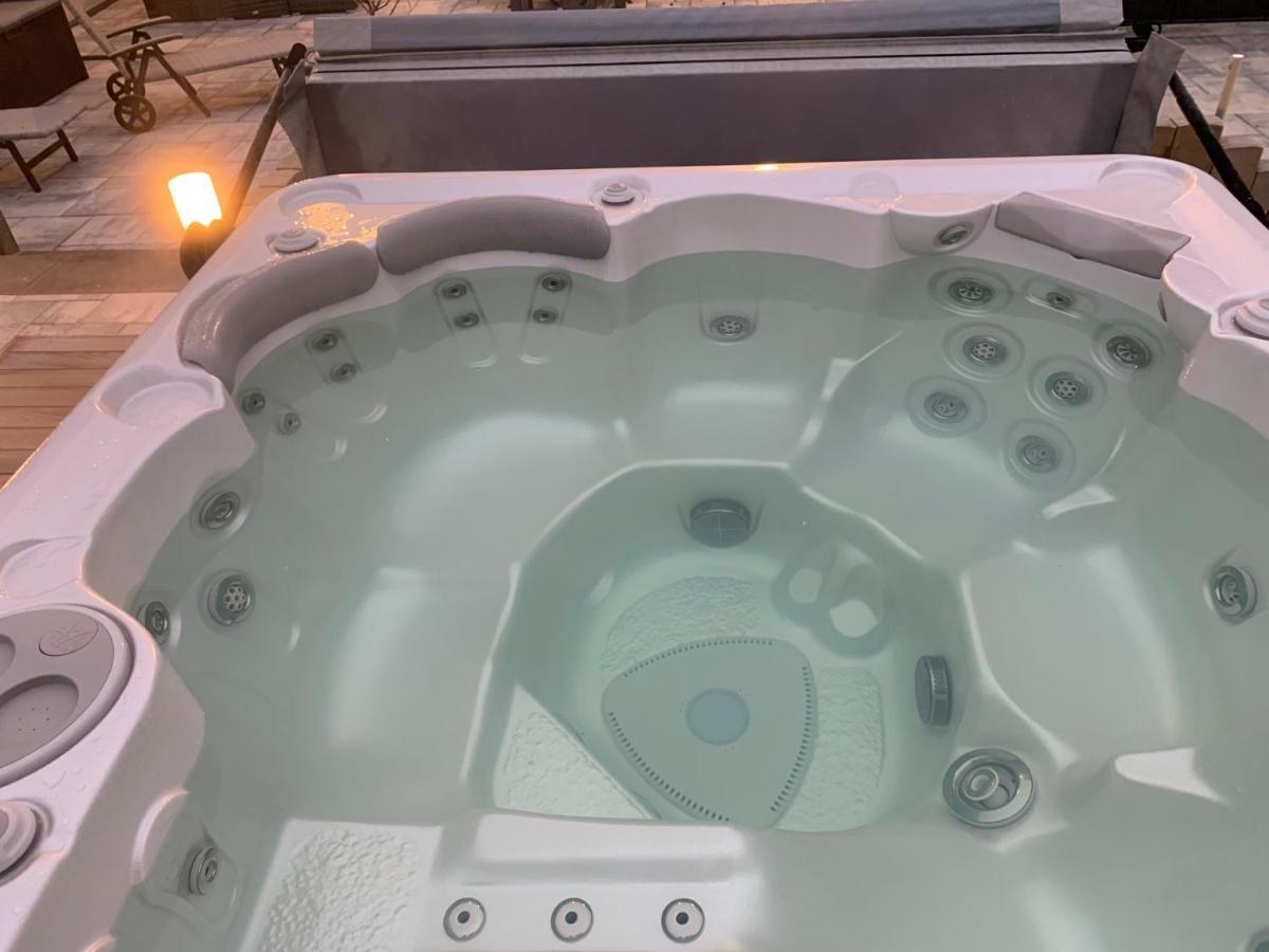Chez La Rose Luxueuse Cottage Avec Jacuzzi Rouvres-la-Chétive 외부 사진