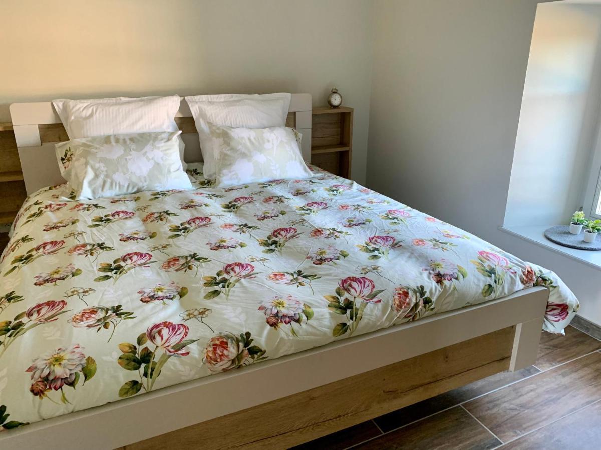 Chez La Rose Luxueuse Cottage Avec Jacuzzi Rouvres-la-Chétive 외부 사진