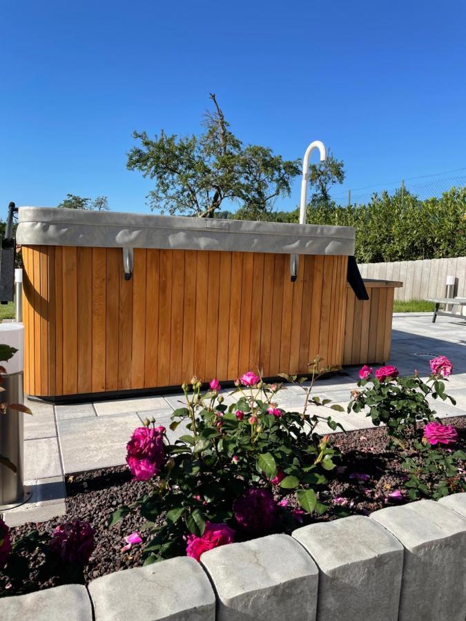 Chez La Rose Luxueuse Cottage Avec Jacuzzi Rouvres-la-Chétive 외부 사진